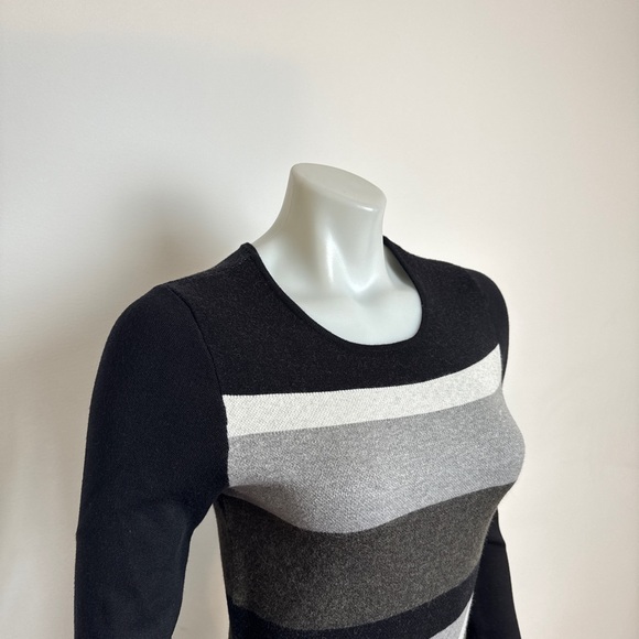 NWT - Katherine Barclay by Hilary Radley - Geo Knit Diagonal Dress. Size XS - Picture 6 of 9